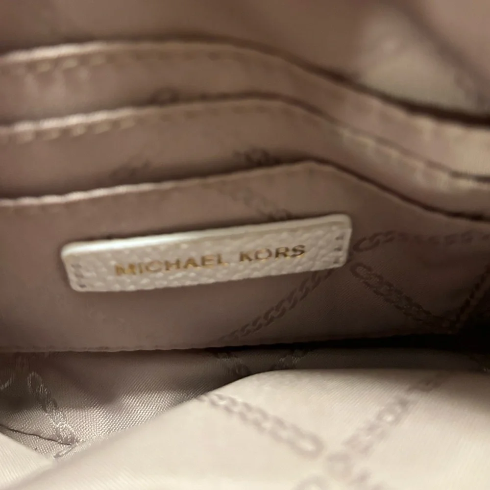 Michael Kors Double Zipper Crossbody Small Bag. - Picture 4 of 6